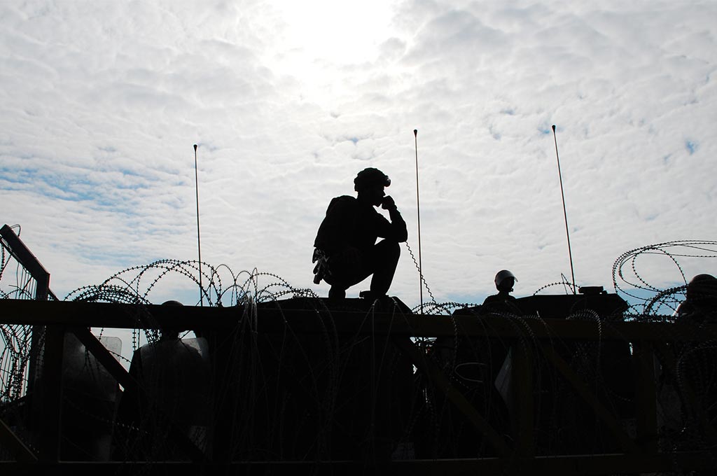 Militar en la frontera.