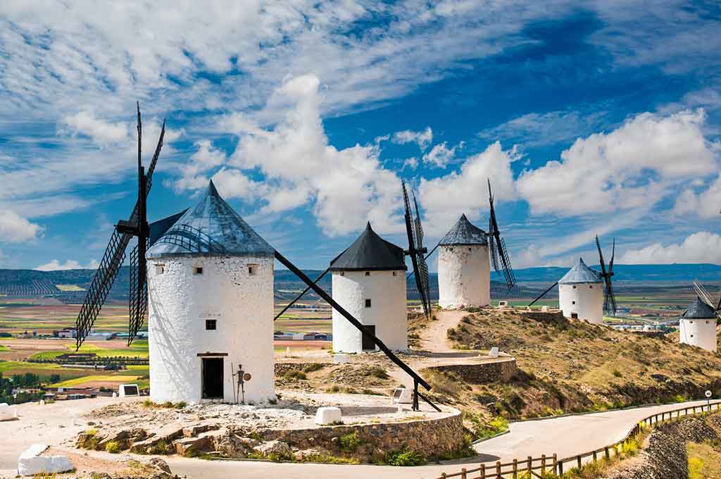 Molinos de viento en Consuegra, España.