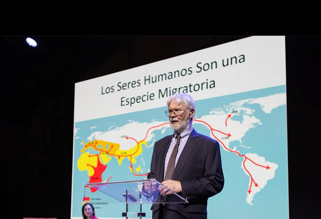 Acto en el IESE en el que la profesora Marta Elvira entrevistó al ganador del Premio Princesa de Asturias de Ciencias Sociales 2025, Douglas Massey.
