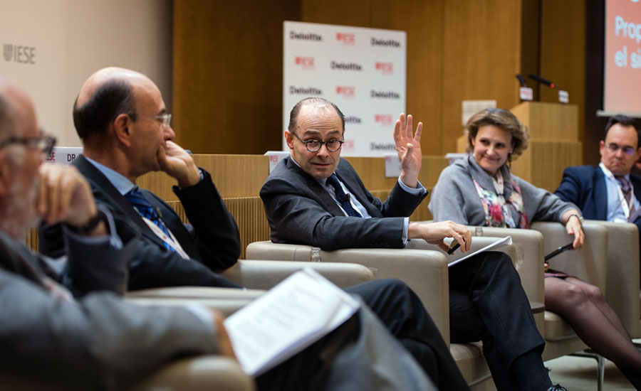 La renovación de la energía y la descarbonización, grandes retos a debate