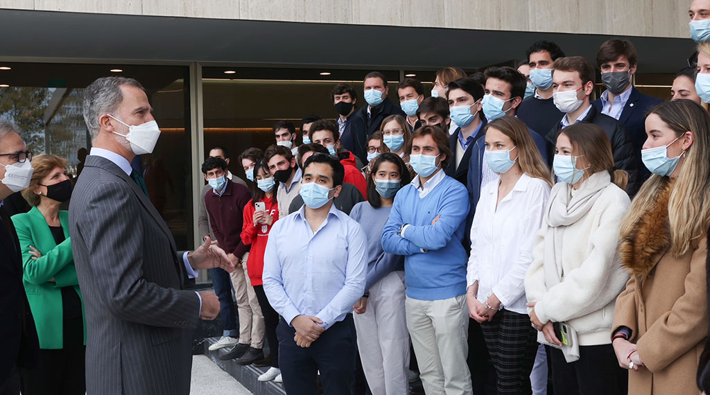 El Rey inaugura el nuevo campus del IESE en Madrid, un espacio para líderes en sostenibilidad