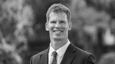 https://www.iese.edu/insight/wp-content/uploads/sites/3/2023/05/Rob-Raney-From-My-Desk.jpg