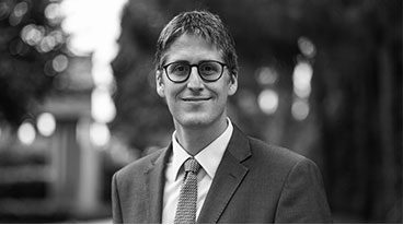 https://www.iese.edu/insight/wp-content/uploads/sites/3/2023/10/Victor_Martinez_FromMyDesk.jpg