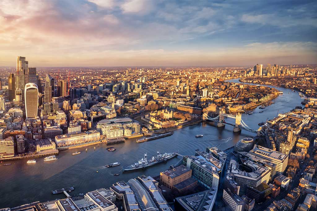 Panoramic view of the sunset over the London skyline.