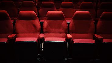 https://www.iese.edu/insight/wp-content/uploads/sites/3/2024/04/cinem-empty-chairs-home.jpg