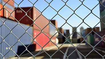 https://www.iese.edu/insight/wp-content/uploads/sites/3/2025/05/fence-border-port.jpg