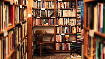 https://www.iese.edu/insight/wp-content/uploads/sites/3/2025/07/Book-store-library.jpg