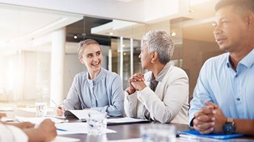 https://www.iese.edu/insight/wp-content/uploads/sites/3/2025/09/boards-governance-firms.jpg