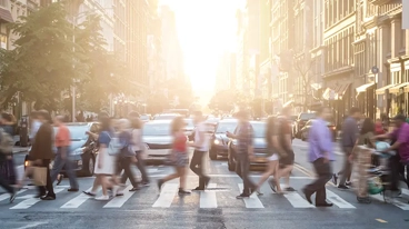 https://www.iese.edu/insight/wp-content/uploads/sites/3/2026/01/crowded-street-ny.webp