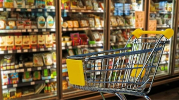 https://www.iese.edu/insight/wp-content/uploads/sites/3/2026/02/shopping-cart-supermarket.webp