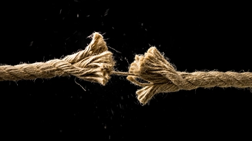 https://www.iese.edu/insight/wp-content/uploads/sites/3/2026/05/rope-breaking-thread.webp
