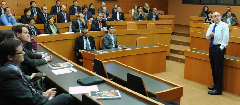 Cátedra Indra de Estrategia Digital Cátedra Indra de Estrategia Digital