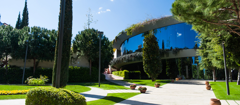 4th International Colloquium on Christian Humanism in Economics and Business 4th International Colloquium on Christian Humanism in Economics and Business