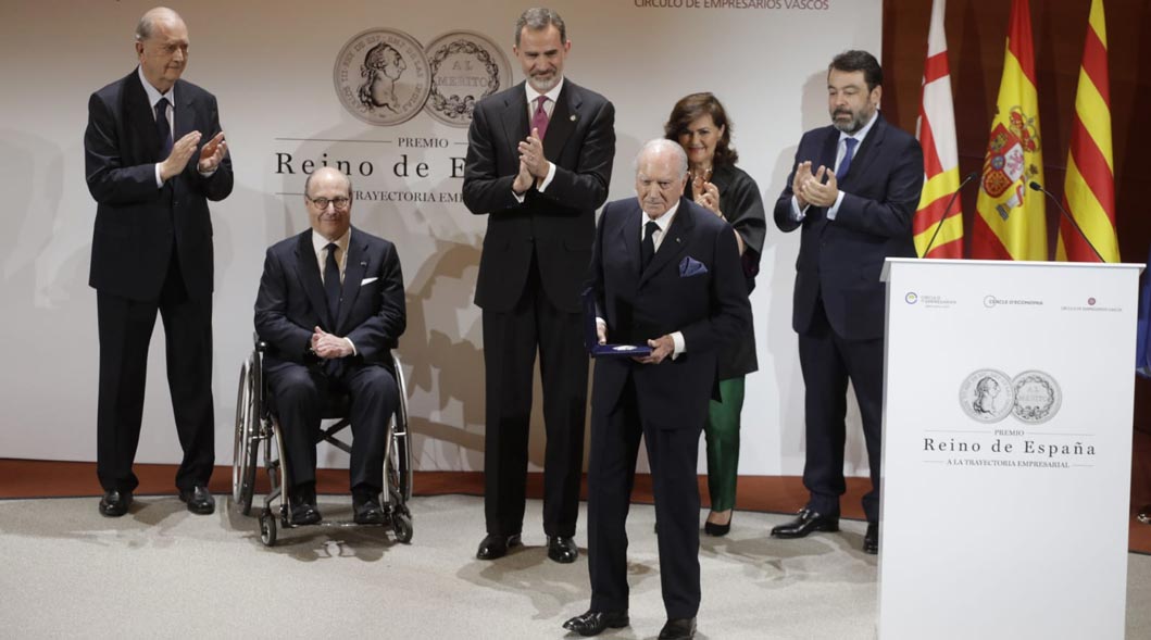 Mariano Puig, with the award