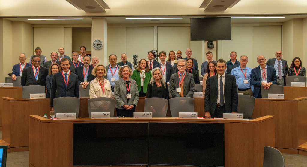 From polarization to understanding: bridging divides in business and society